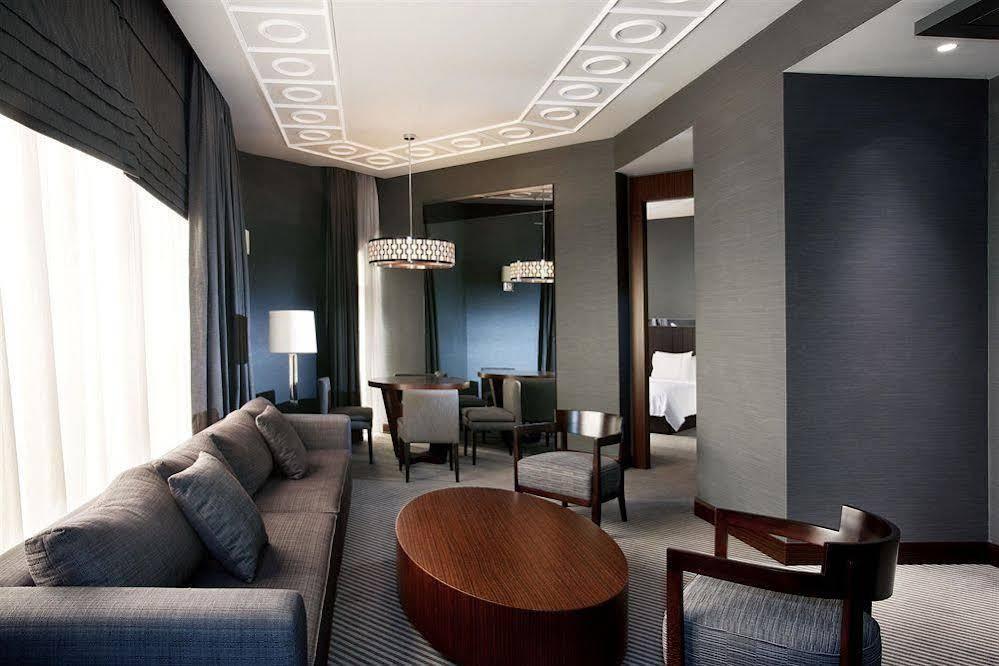 Sheraton Batumi Hotel Luaran gambar A suite at the hotel