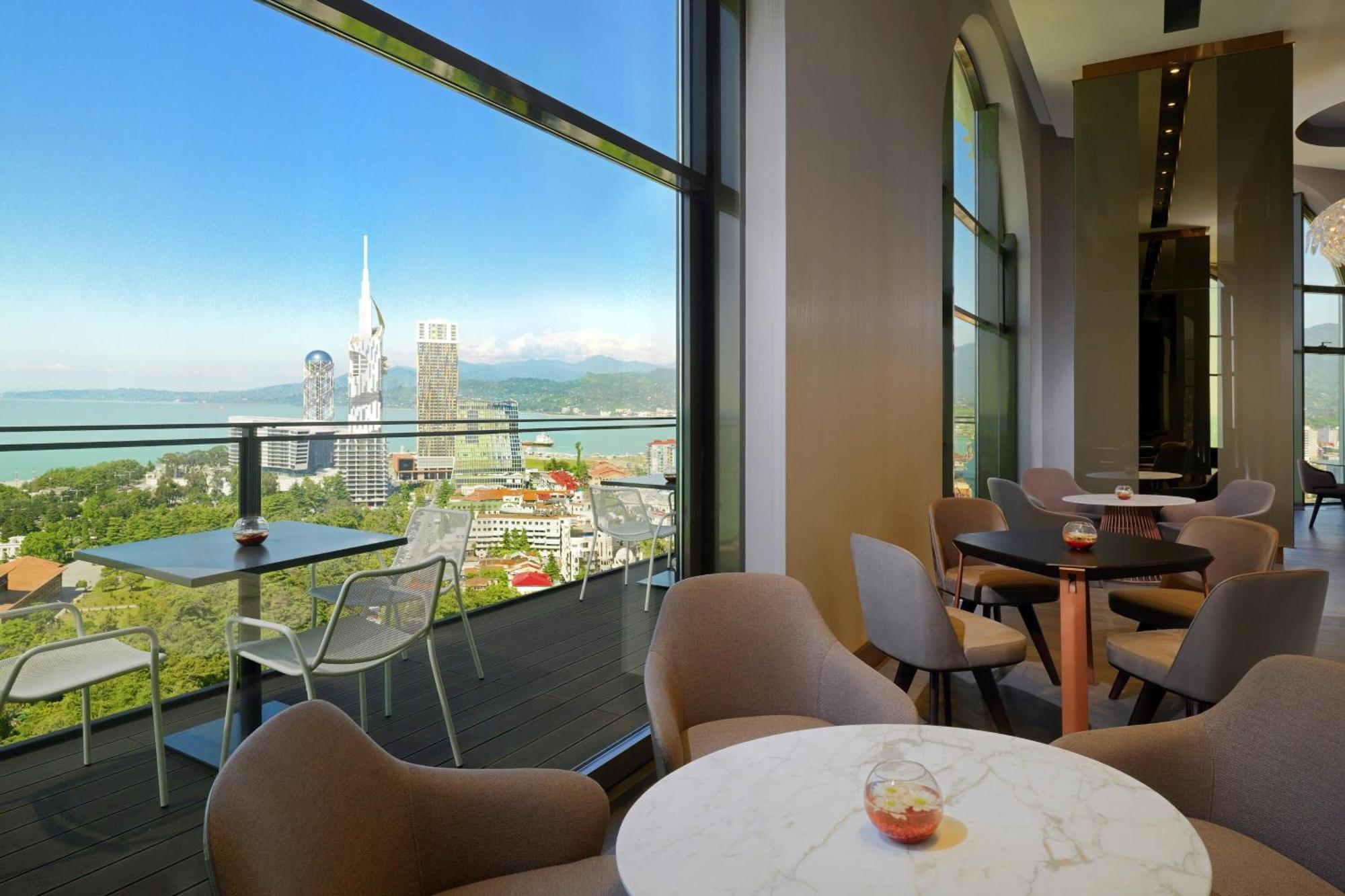 Sheraton Batumi Hotel Luaran gambar View from the Sky Bar