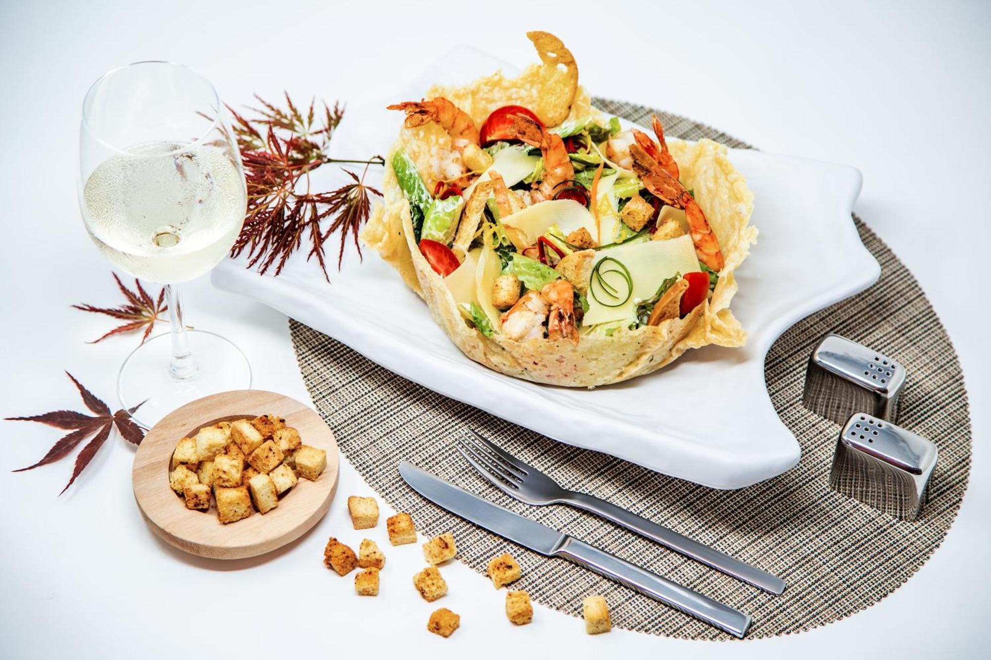 Sheraton Batumi Hotel Luaran gambar Caesar salad