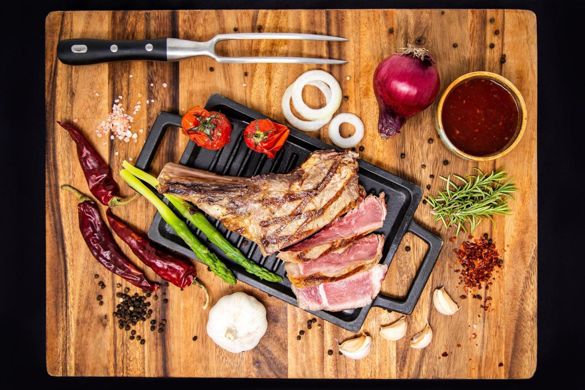 Sheraton Batumi Hotel Luaran gambar A steak on a cutting board