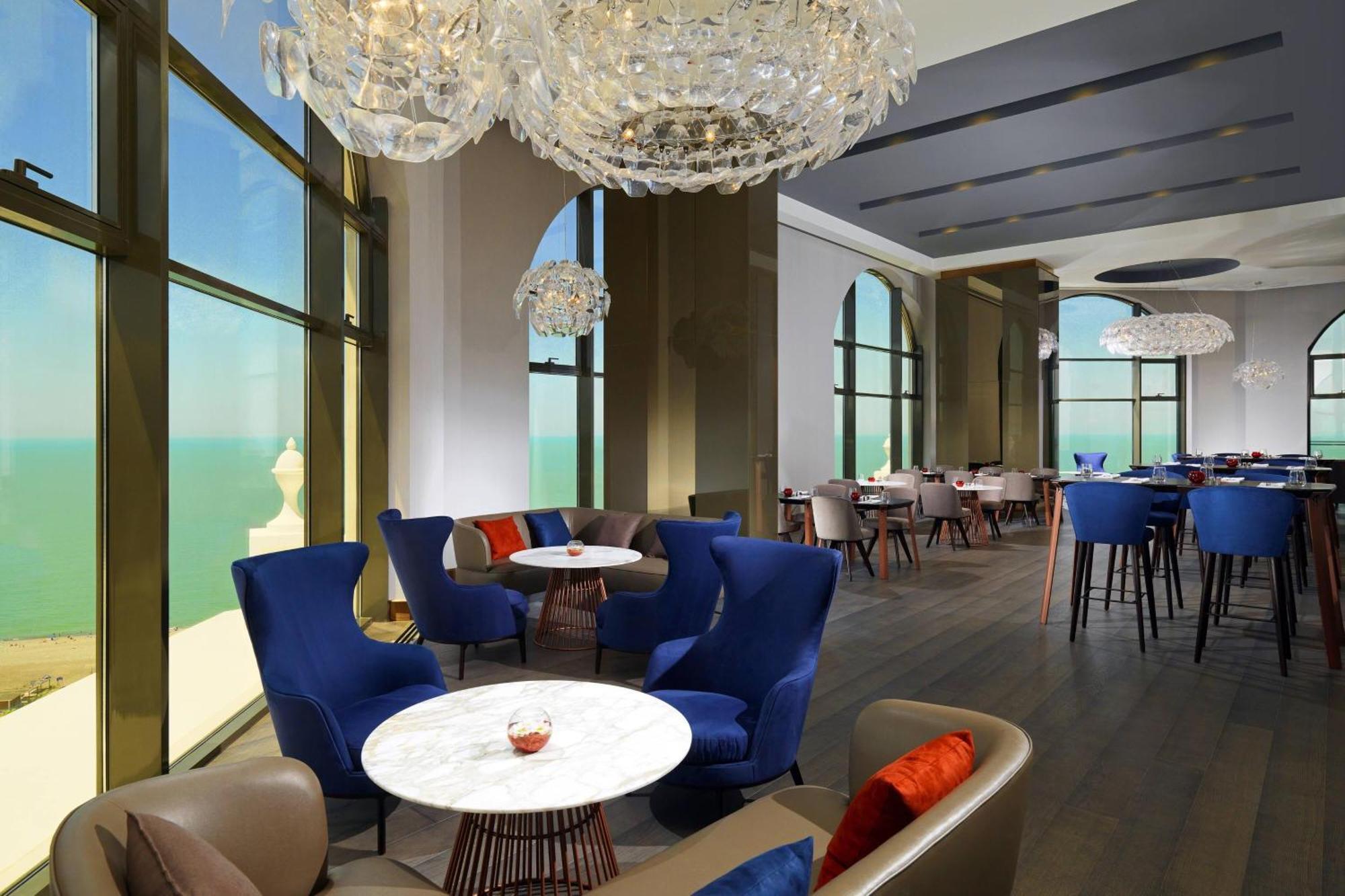 Sheraton Batumi Hotel Luaran gambar The Lounge at the 360° Sky Lounge