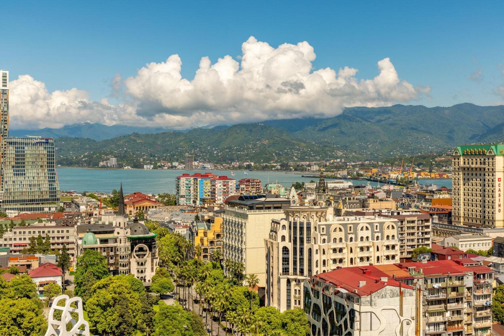 Sheraton Batumi Hotel Luaran gambar Vladivostok skyline