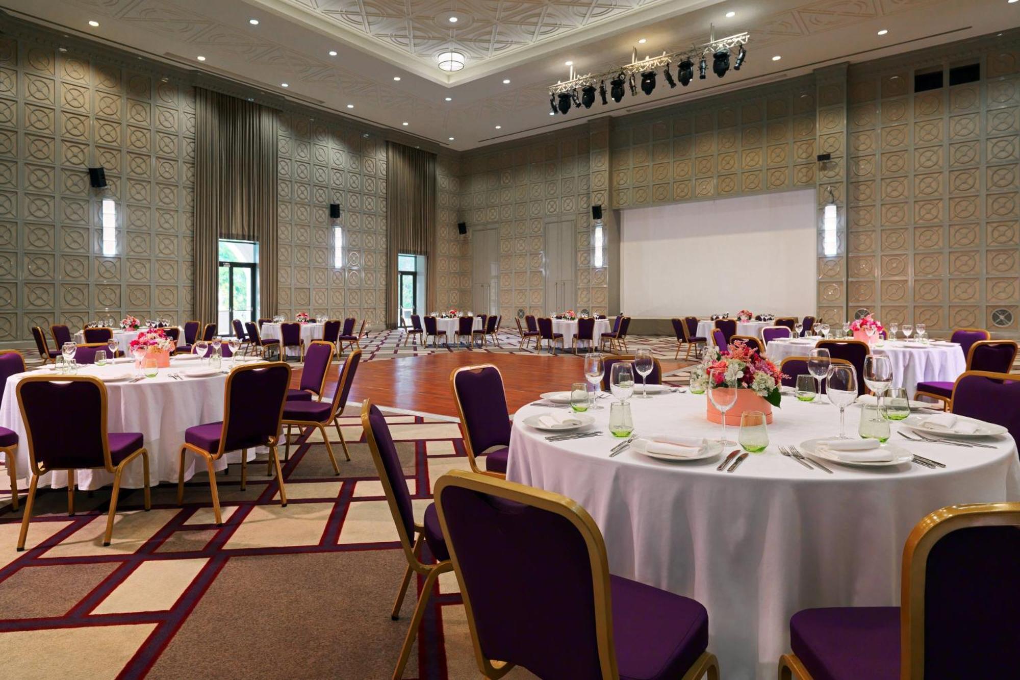Sheraton Batumi Hotel Luaran gambar The ballroom