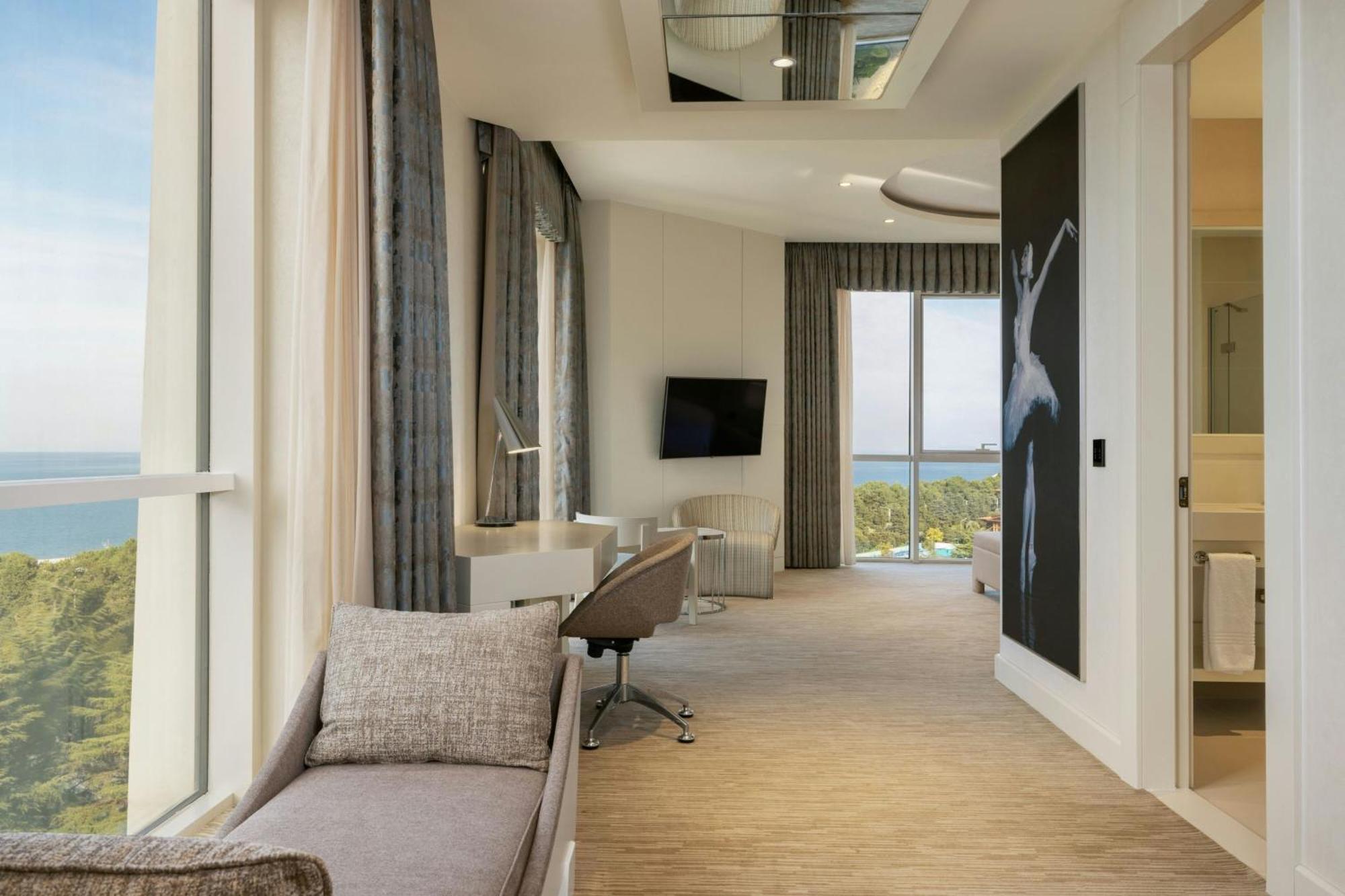 Sheraton Batumi Hotel Luaran gambar Suite
