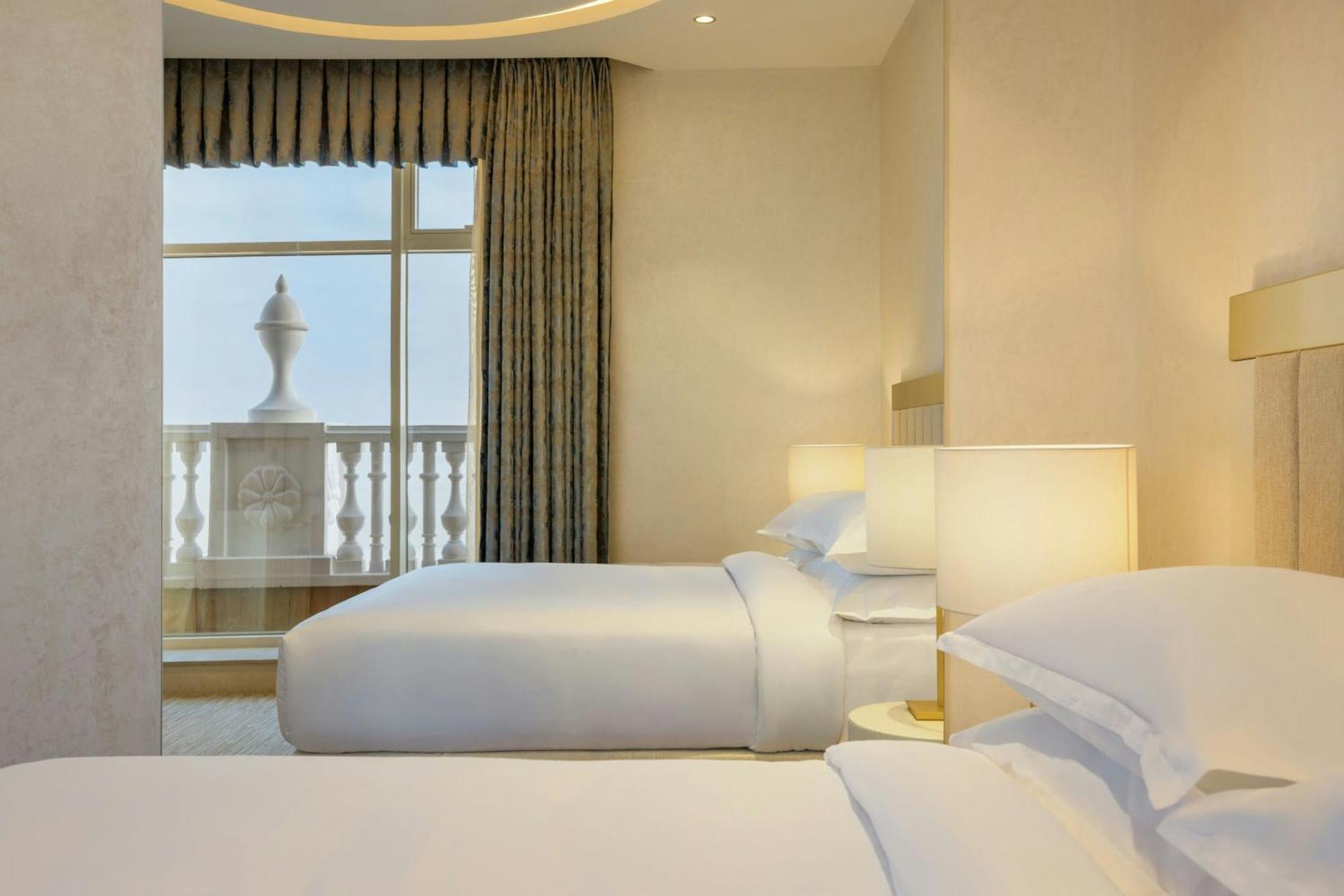 Sheraton Batumi Hotel Luaran gambar Deluxe room