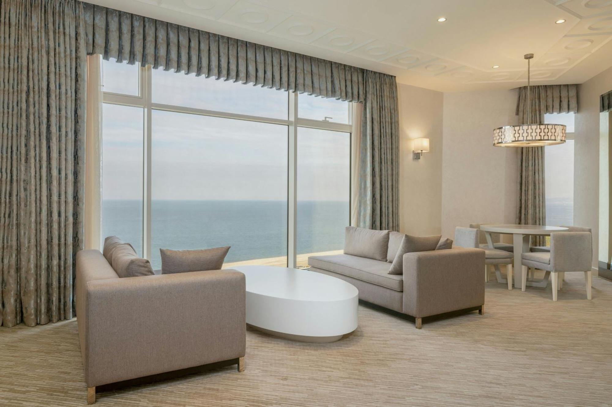 Sheraton Batumi Hotel Luaran gambar A living room in a typical apartment