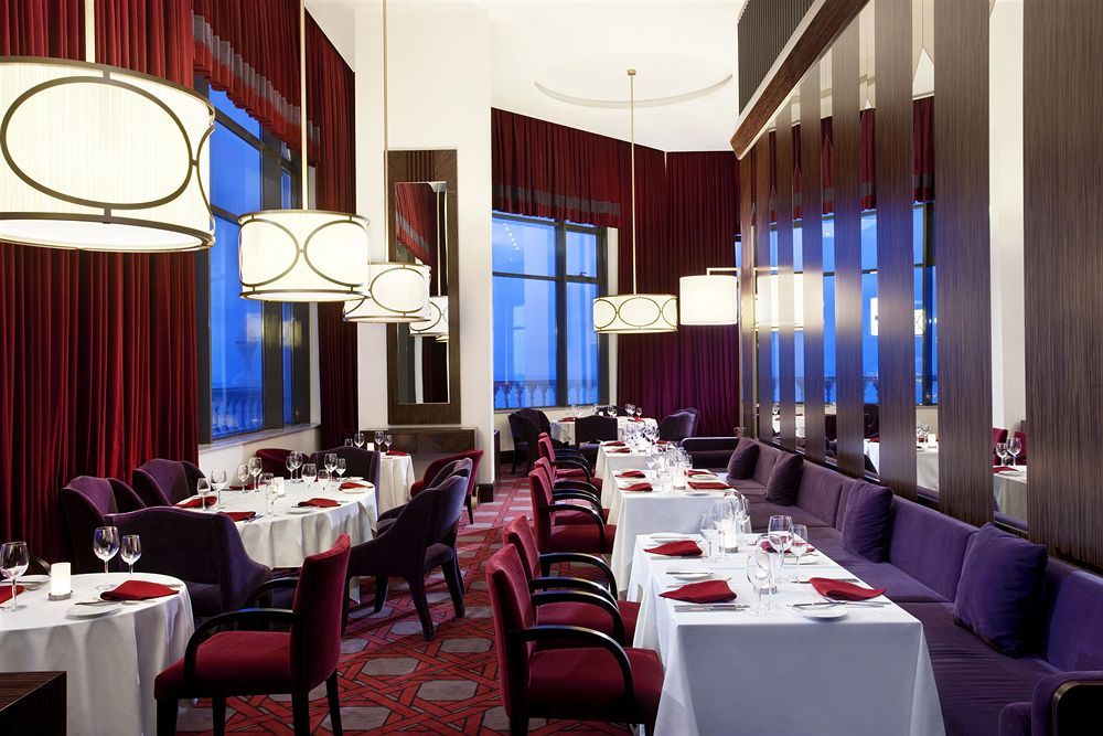 Sheraton Batumi Hotel Luaran gambar The restaurant