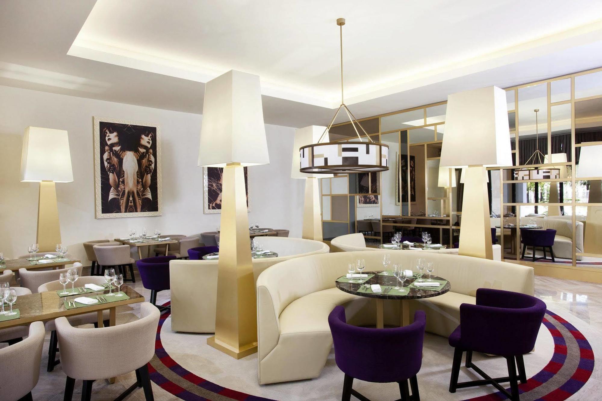 Sheraton Batumi Hotel Luaran gambar The interior of the restaurant